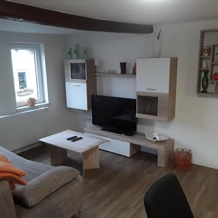 Appartamento 85 , Rhoen , Ortsmitte , Frisch Saniert , Gaestehaus Mierdel *