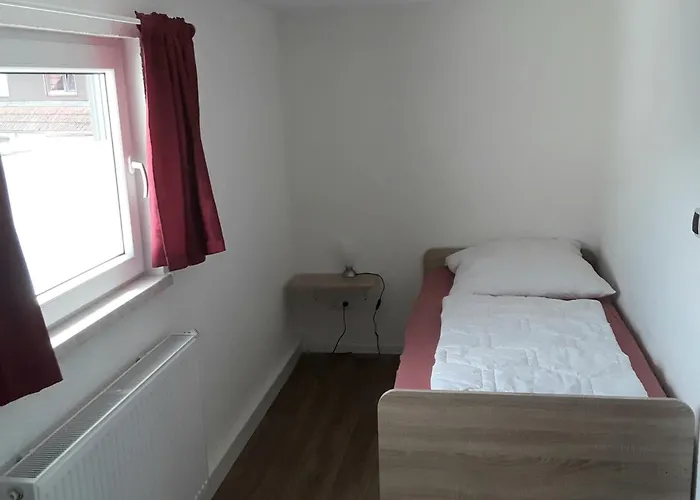 Апартаменты 85 , Rhoen , Ortsmitte , Frisch Saniert , Gaestehaus Mierdel